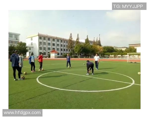 小孩踢足球的利与弊探讨及对身体和心理发展的影响分析